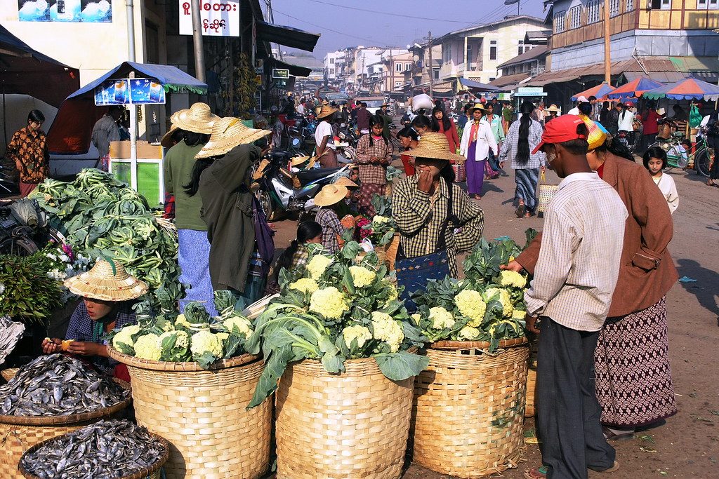 စကိုဗစ်ကာလအတွင်း ပြင်ဦးလွင်မြို့မဈေးမှ အသင်းဝင်များအား ထောက်ပံ့ငွေ သိန်း(၁၅၀) ကျော် ပေးအပ်