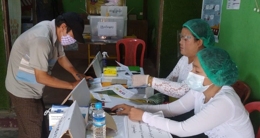 စရွေးကောက်ပွဲနေ့မှာ COVID-19 ကို ကာကွယ်ရင်း စိတ်ချလုံခြုစွာ မဲဘယ်လိုပေးကြမလဲ 