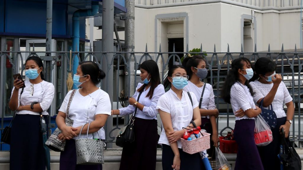 စမန္တလေးတိုင်း လွှတ်တော်ရုံးတွင် အငယ်တန်းစာရေး ရာထူး (၄)နေရာအတွက် ဝန်ထမ်းခေါ်ယူ